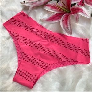 Pink Victoria’s Secret No-show Cheekster Pink szS